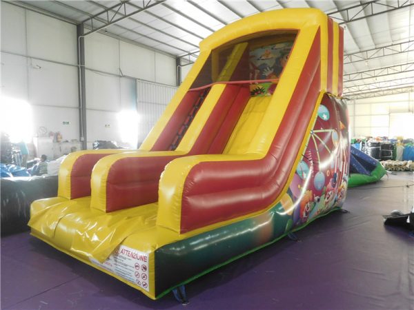 scivolo gonfiabile per bambini tema circo