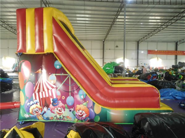 scivolo gonfiabile per bambini tema circo