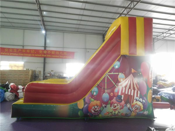 scivolo gonfiabile per bambini tema circo