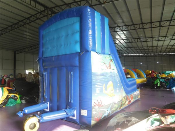 scivolo gonfiabile a tema mare