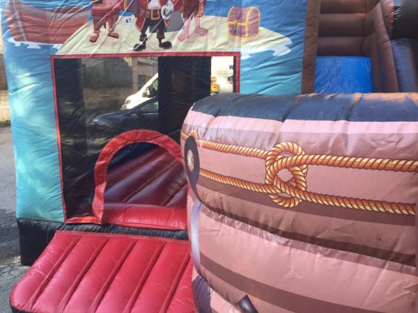 gioco gonfiabile barca pirati