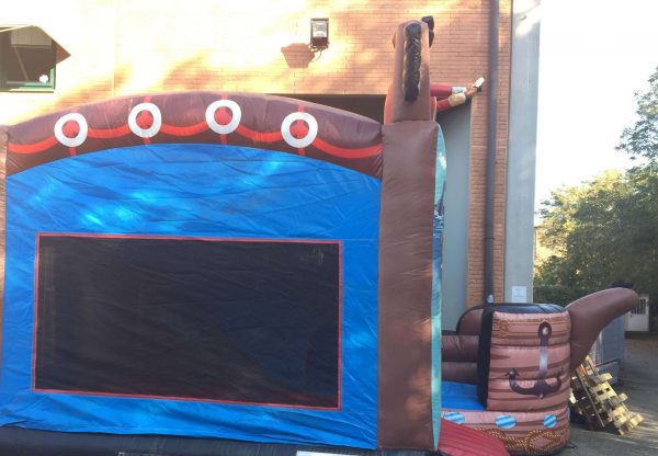 gioco gonfiabile tema pirati