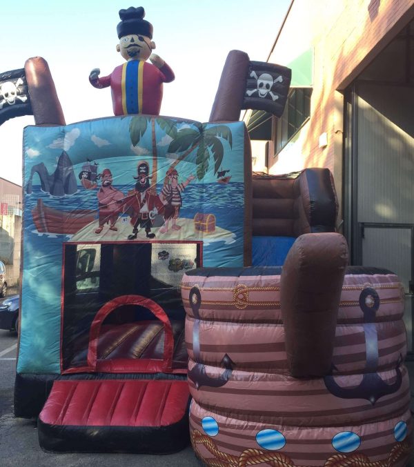 gonfiabile tema pirati