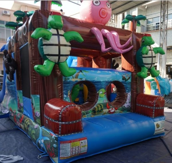 percorso gonfiabile tema mare per bambin