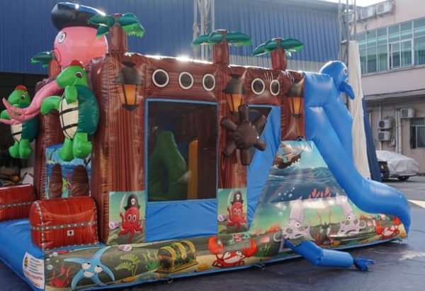 percorso gonfiabile tema mare per bambini