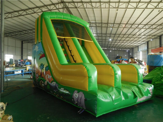 toboggan gonflable jungle